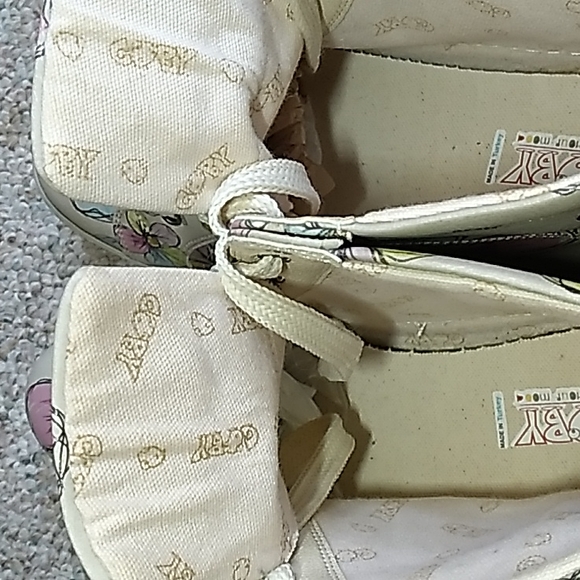 Goby Women's Vegan Hi-Top Floral Sneakers Shoes - Sz 10 NWOT - Picture 10 of 12